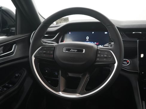 Used 2024 Jeep Grand Cherokee Altitude AWD/4WD image 17
