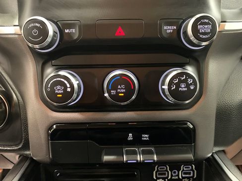 Used 2019 RAM 1500 Big Horn AWD/4WD image 10
