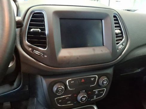 Used 2018 Jeep Compass Latitude w/ Popular Equipment Group AWD/4WD image 13