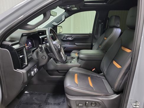 Used 2024 GMC Sierra 1500 AT4 w/ Technology Package AWD/4WD image 11