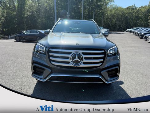Used 2025 Mercedes-Benz GLS 450 4MATIC image 3