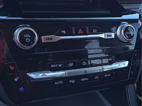 Used 2023 Ford Explorer Limited w/ Equipment Group 301A image 16