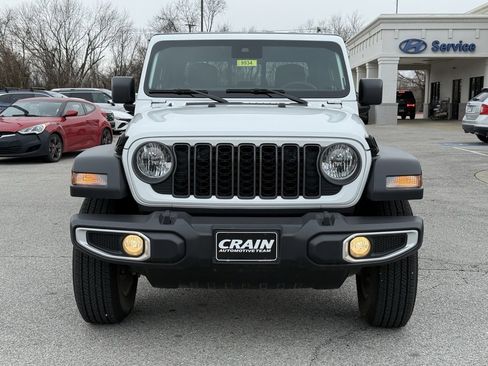 Used 2025 Jeep Gladiator Sport image 2