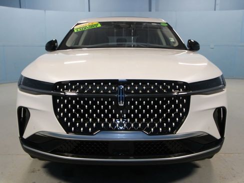 Used 2025 Lincoln Nautilus Premier w/ Equipment Group 102A AWD/4WD image 30