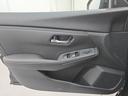 Certified 2025 Nissan Sentra SV FWD image 25