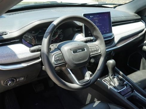 Used 2023 Jeep Compass Latitude AWD/4WD image 17
