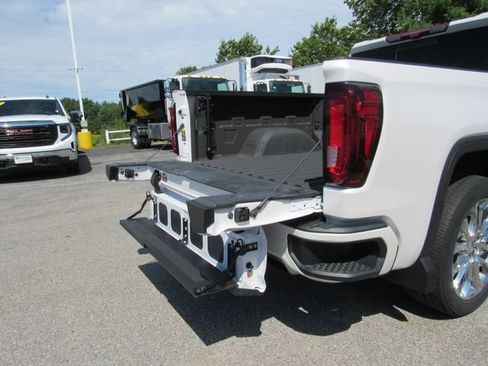 Used 2023 GMC Sierra 1500 Denali w/ Denali Reserve Package AWD/4WD image 39
