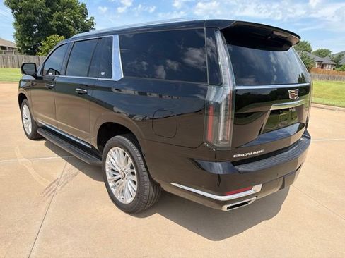 Certified 2025 Cadillac Escalade ESV Premium Luxury RWD image 3
