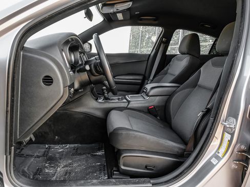 Used 2018 Dodge Charger SXT image 4