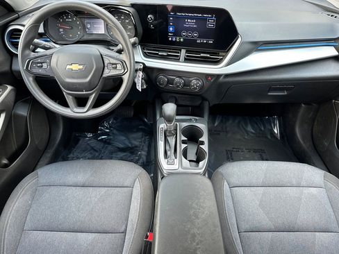 Used 2024 Chevrolet Trax LS FWD image 14