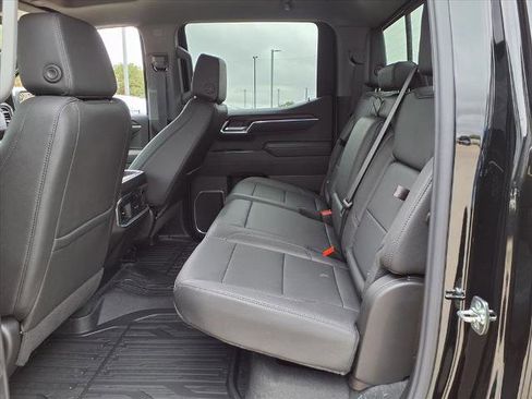 New 2026 GMC Sierra 1500 SLT image 19