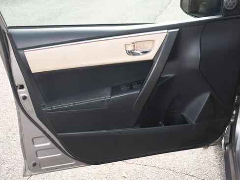 Used 2014 Toyota Corolla LE image 9