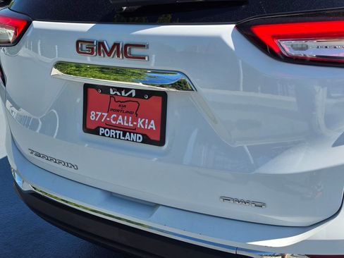 Used 2024 GMC Terrain SLT AWD/4WD image 13