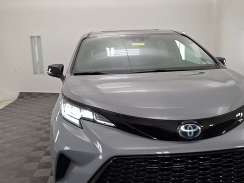 Used 2025 Toyota Sienna XSE w/ XSE Premium Package AWD/4WD image 7