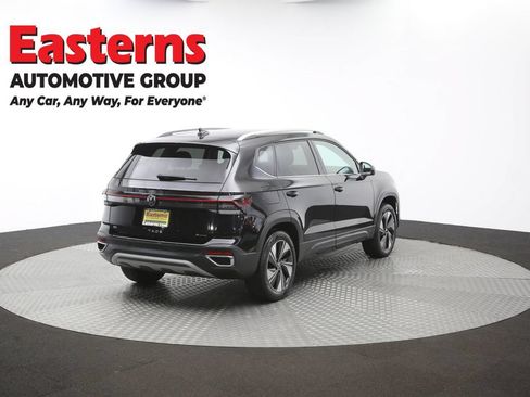 Used 2025 Volkswagen Taos SE AWD/4WD image 40