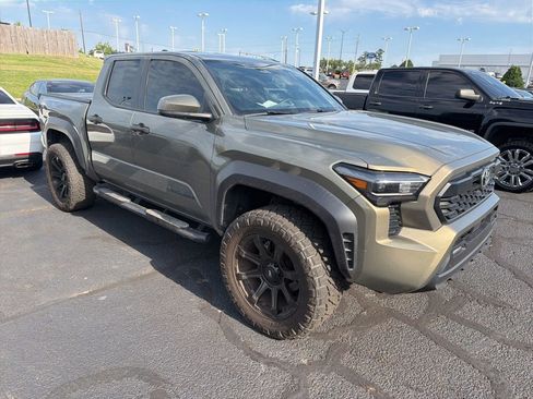 Used 2024 Toyota Tacoma TRD Off-Road AWD/4WD image 4