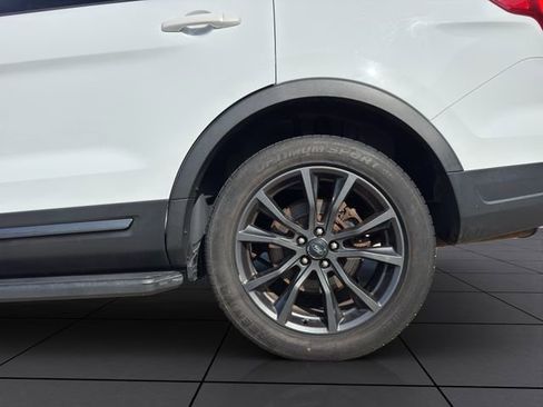 Used 2018 Ford Explorer XLT w/ Equipment Group 202A image 24