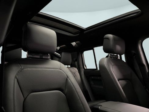 New 2026 Land Rover Defender 110 X-Dynamic SE AWD/4WD image 24