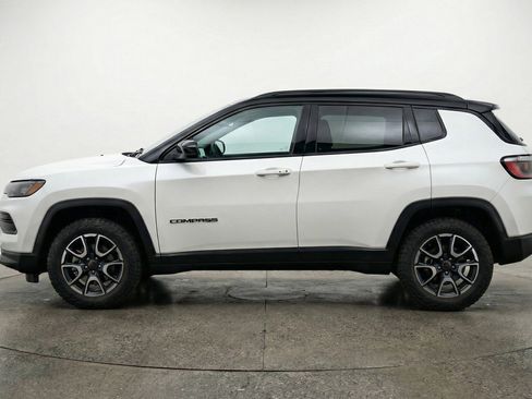 Used 2025 Jeep Compass Trailhawk AWD/4WD image 5