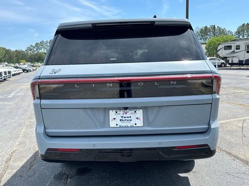 New 2026 Lincoln Navigator Reserve w/ Jet Appearance Package AWD/4WD image 6