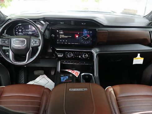 Used 2025 GMC Sierra 3500 Denali Ultimate image 18