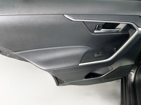 Used 2025 Toyota RAV4 XLE image 25