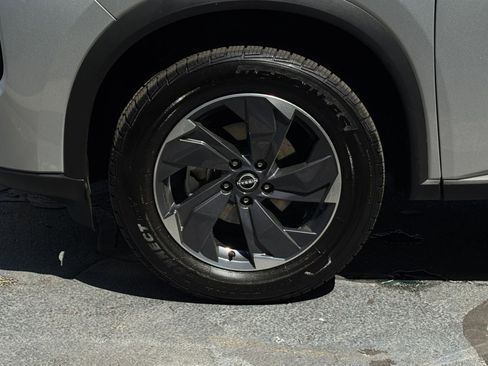 Used 2025 Nissan Rogue SV image 35