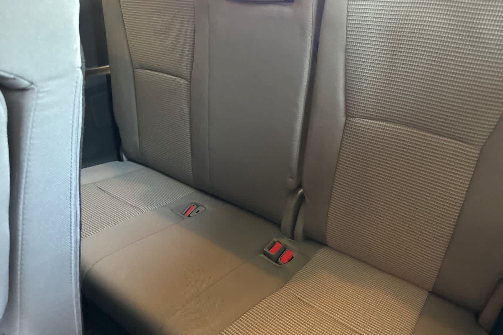 Used 2023 Toyota Highlander LE FWD image 16