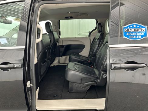 Used 2022 Chrysler Pacifica Touring-L FWD image 26