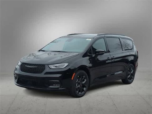 New 2026 Chrysler Pacifica Select w/ S Appearance Package image 4