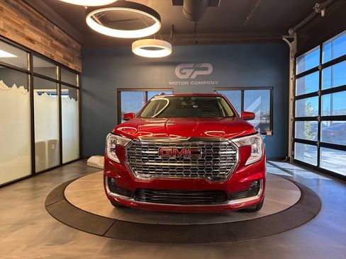Used 2024 GMC Terrain Denali w/ Denali Premium Package AWD/4WD image 8