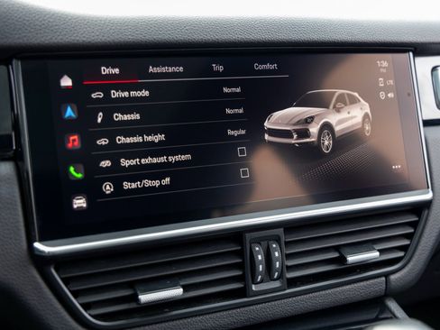 Certified 2023 Porsche Cayenne Platinum Edition w/ Performance Package image 35