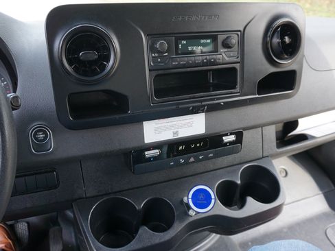 Used 2019 Freightliner Sprinter 170 image 19