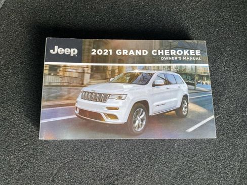 Used 2021 Jeep Grand Cherokee Laredo X AWD/4WD image 34