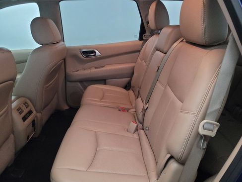 Used 2017 Nissan Pathfinder Platinum AWD/4WD image 18