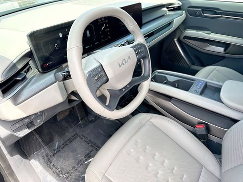 Used 2024 Kia EV9 Wind AWD/4WD image 25