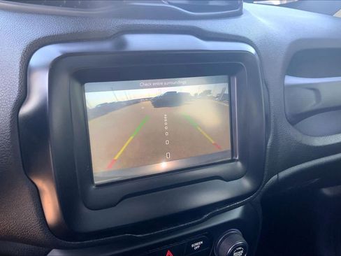 Used 2018 Jeep Renegade Altitude FWD image 26