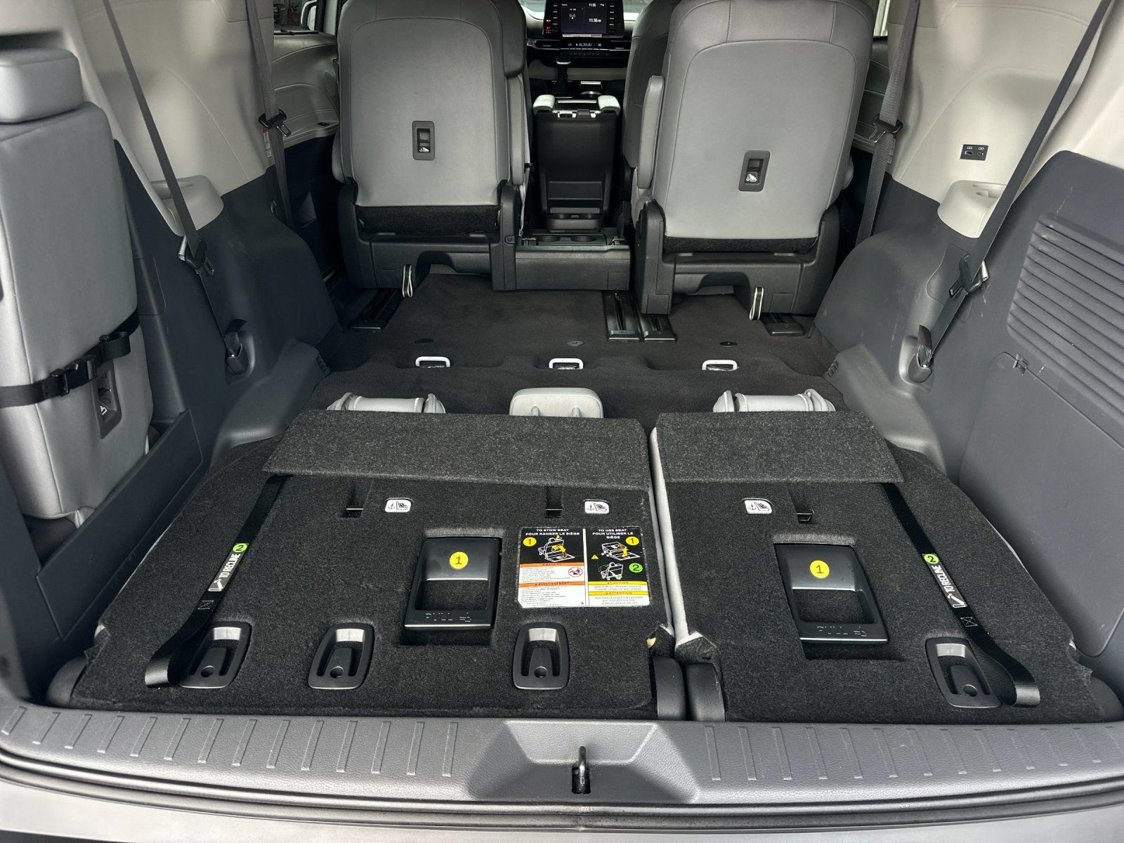 Used 2024 Toyota Sienna XLE FWD image 15