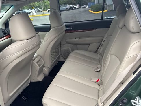 Used 2010 Subaru Outback 2.5i Limited w/ Popular Equipment Group 2A AWD/4WD image 8