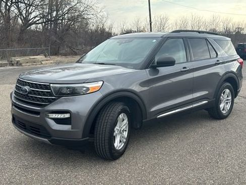 Certified 2022 Ford Explorer XLT w/ Equipment Group 202A image 6