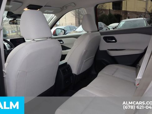 Used 2025 Nissan Rogue SV image 18