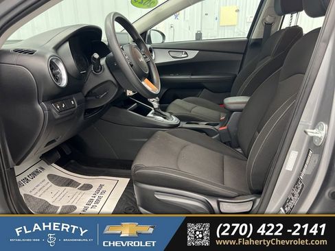 Used 2023 Kia Forte LXS w/ LXS Technology Package image 9