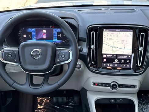Used 2024 Volvo XC40 B5 Ultimate w/ Protection Package Premier AWD/4WD image 15