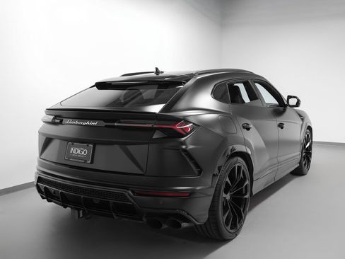 Used 2022 Lamborghini Urus AWD/4WD image 35