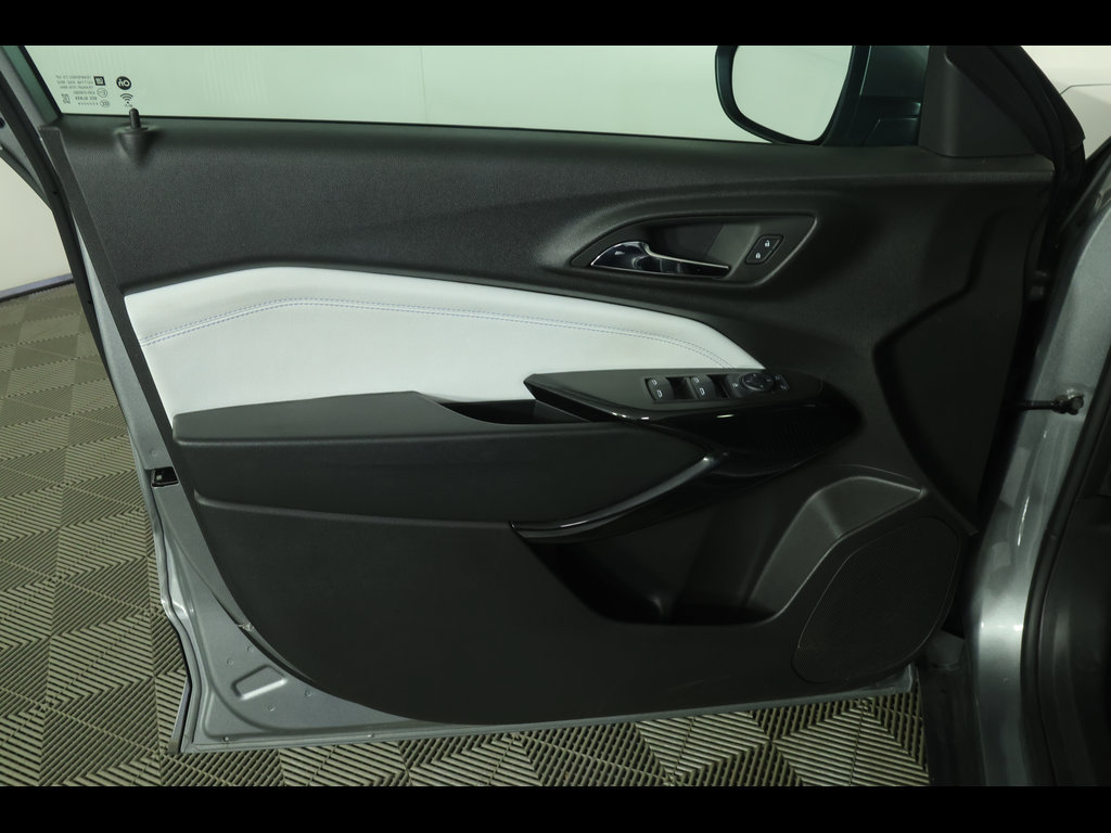 Used 2025 Chevrolet Trax LT w/ Driver Confidence Package FWD image 11