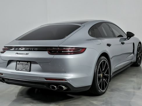Used 2018 Porsche Panamera 4S image 12