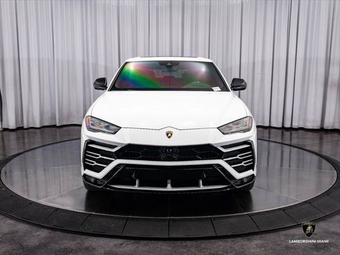 Used 2019 Lamborghini Urus AWD/4WD image 3