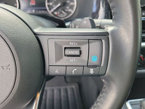 Used 2025 Nissan Pathfinder SV AWD/4WD image 21