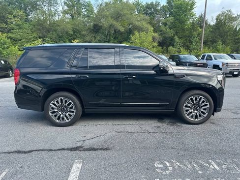 Used 2023 GMC Yukon Denali Ultimate AWD/4WD image 4