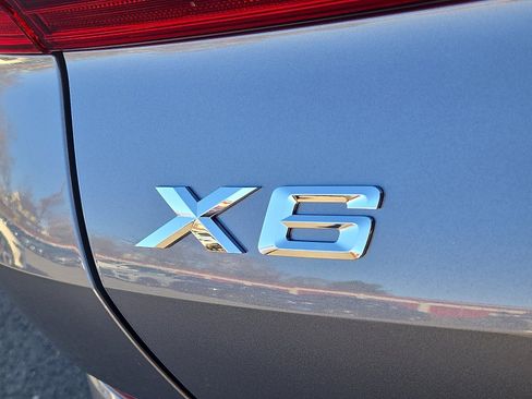 New 2026 BMW X6 xDrive40i w/ Climate Comfort Package image 15